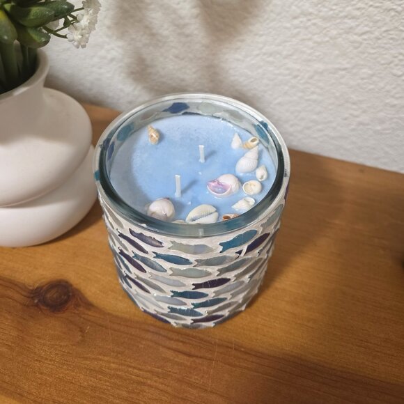 Glass Jar Blue and White Shaded Fish with Seashells Blue Candle - New - Picture 2 of 3